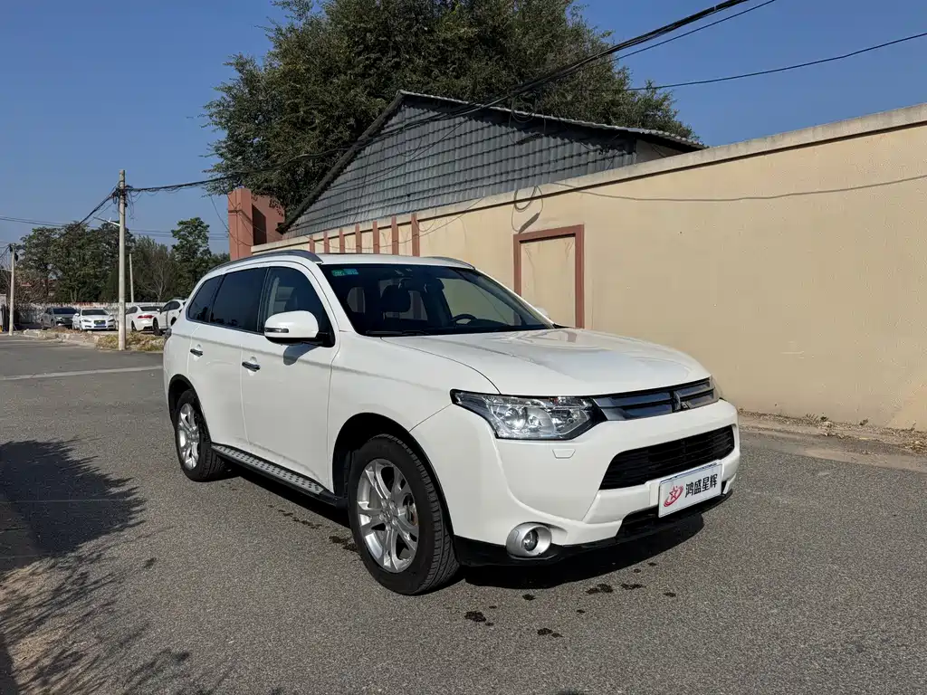 Mitsubishi Outlander (Import) — миниатюра 3