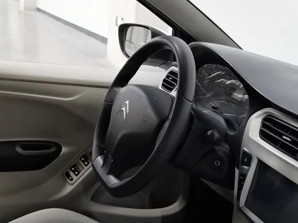 Citroen Elysee — миниатюра 22
