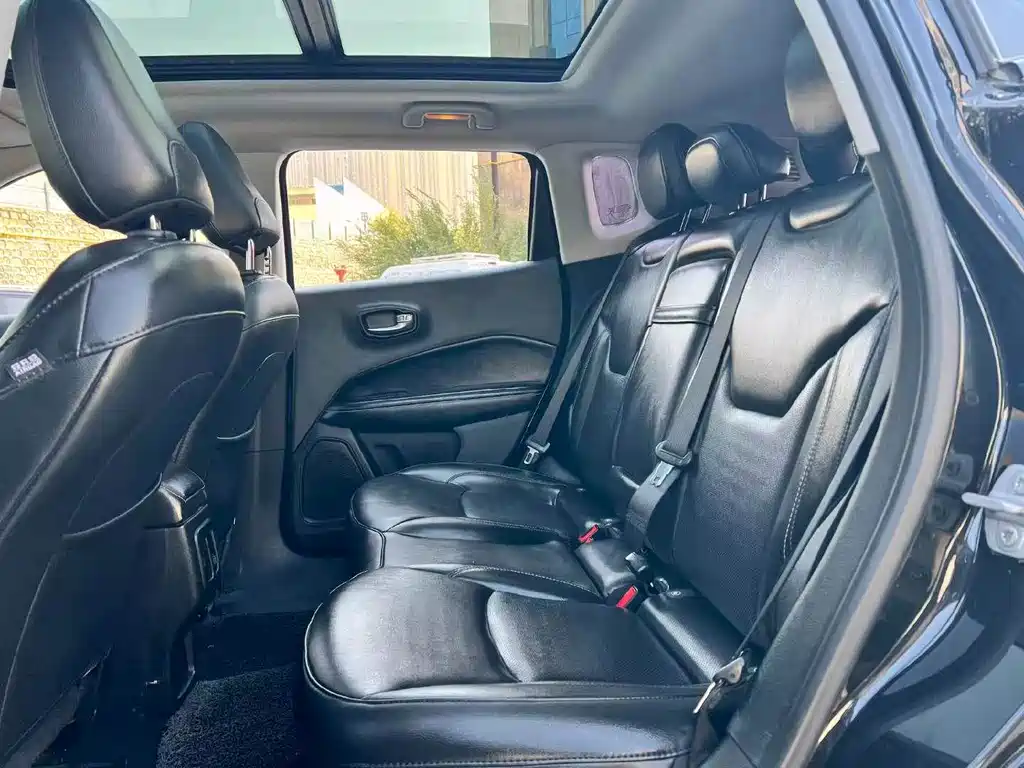 Jeep Compass — миниатюра 6