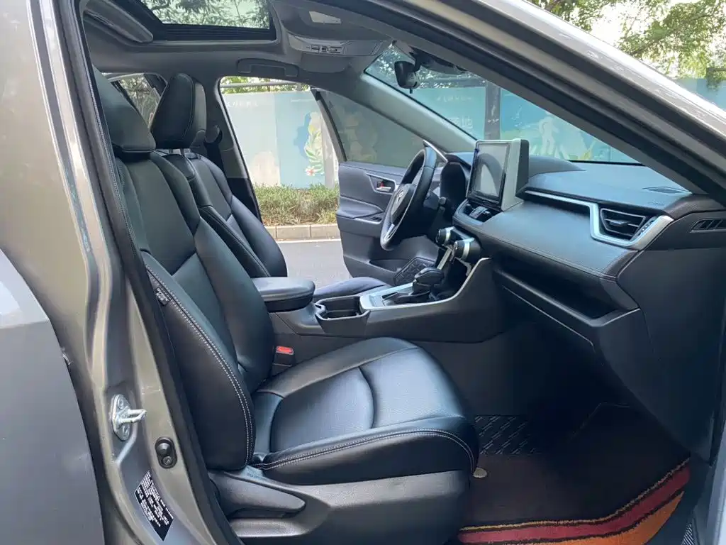 Toyota RAV4 — миниатюра 14