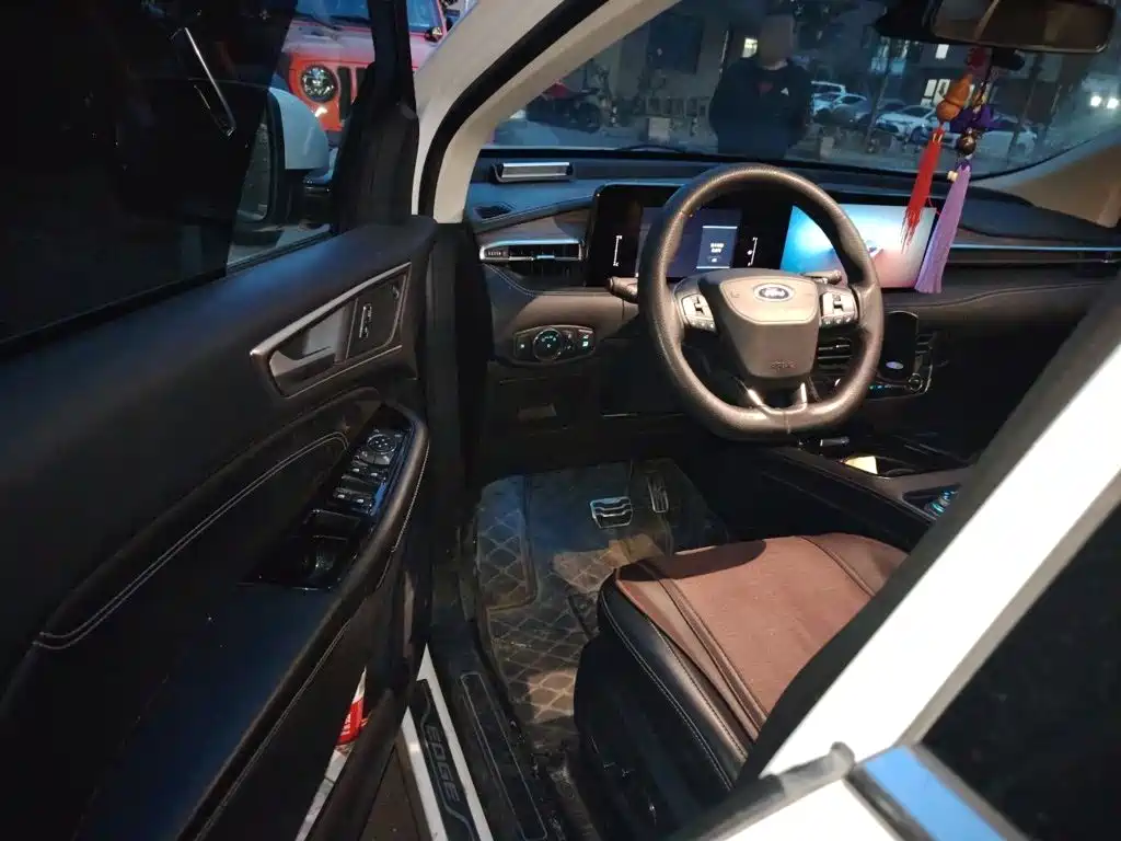 Ford Edge — миниатюра 12