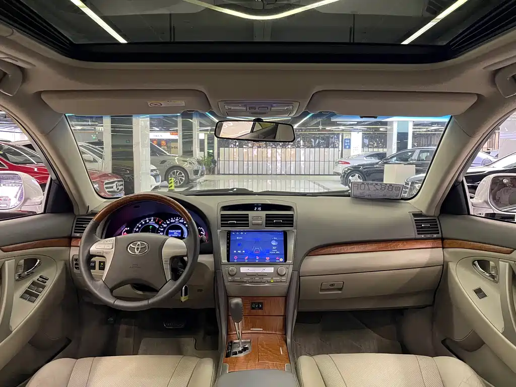 Toyota Camry — миниатюра 11