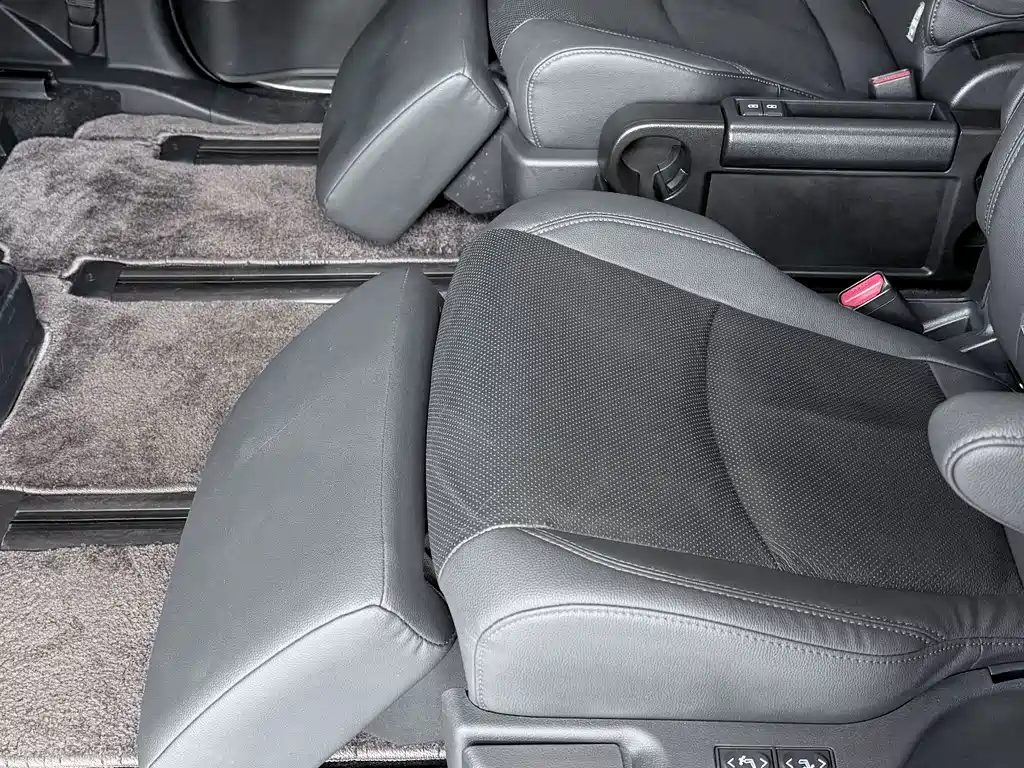 Toyota Sienna — миниатюра 27