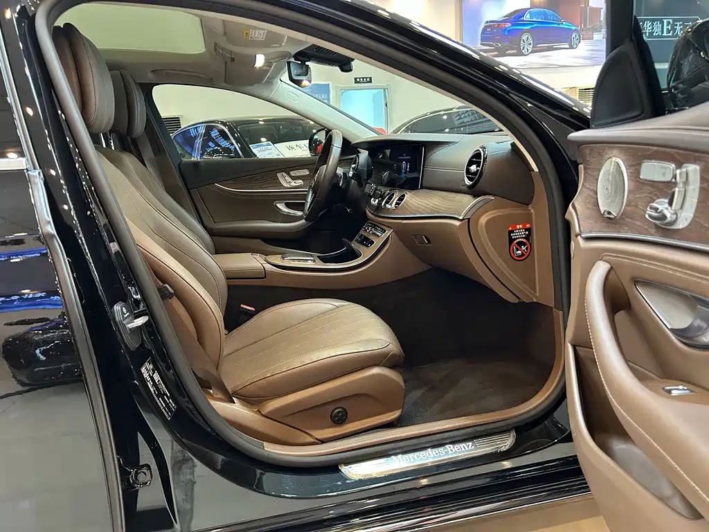 Mercedes-Benz E-Class — миниатюра 12