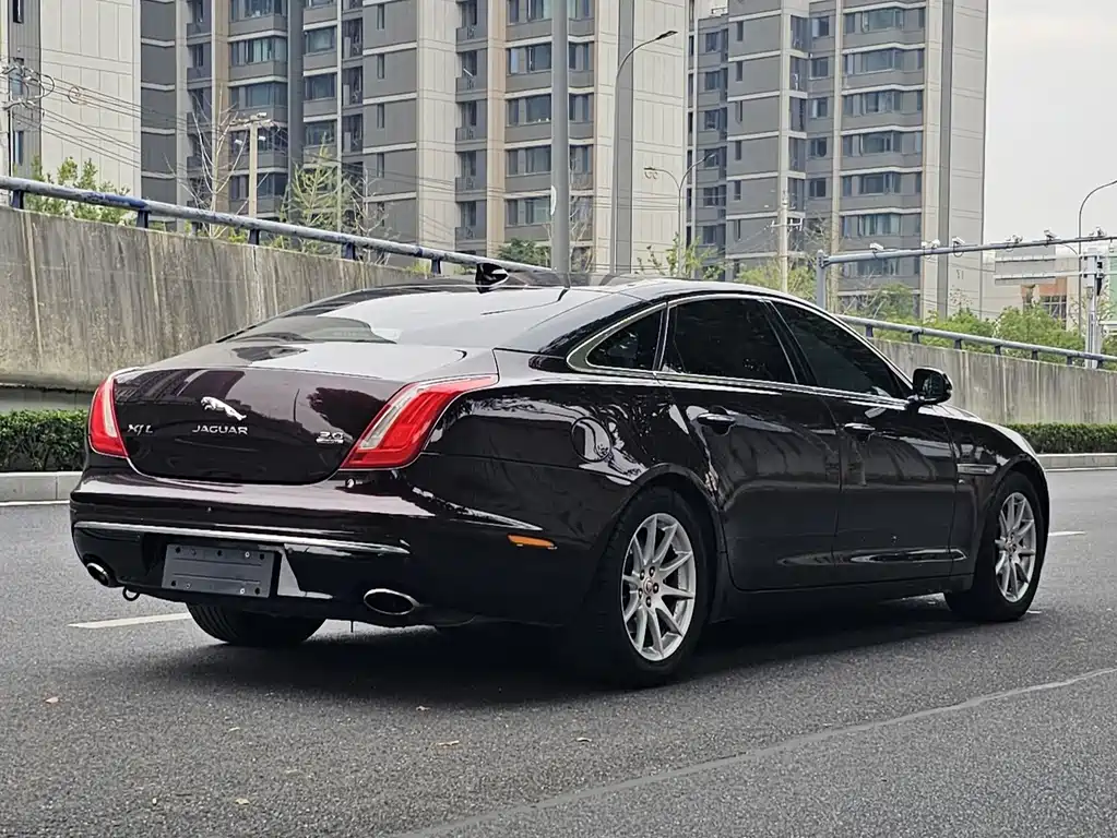 Jaguar XJ — миниатюра 4