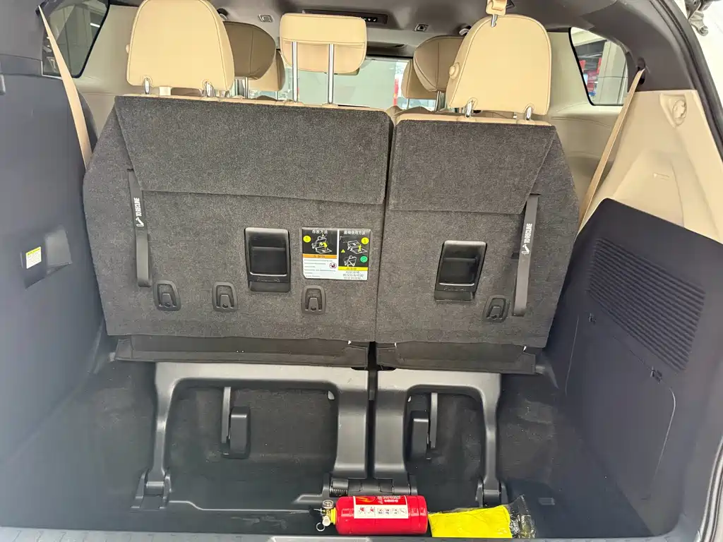 Toyota Sienna — миниатюра 24