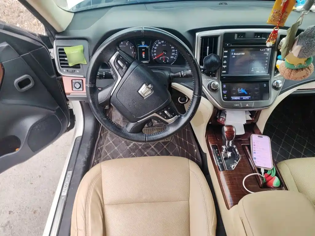 Toyota Crown — миниатюра 11