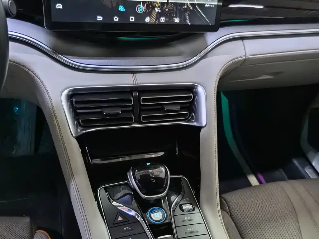BYD PLUS New Energy — миниатюра 11