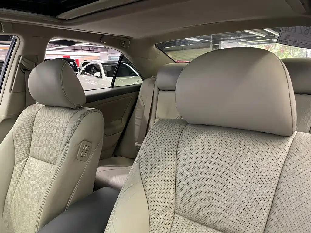 Toyota Camry — миниатюра 26