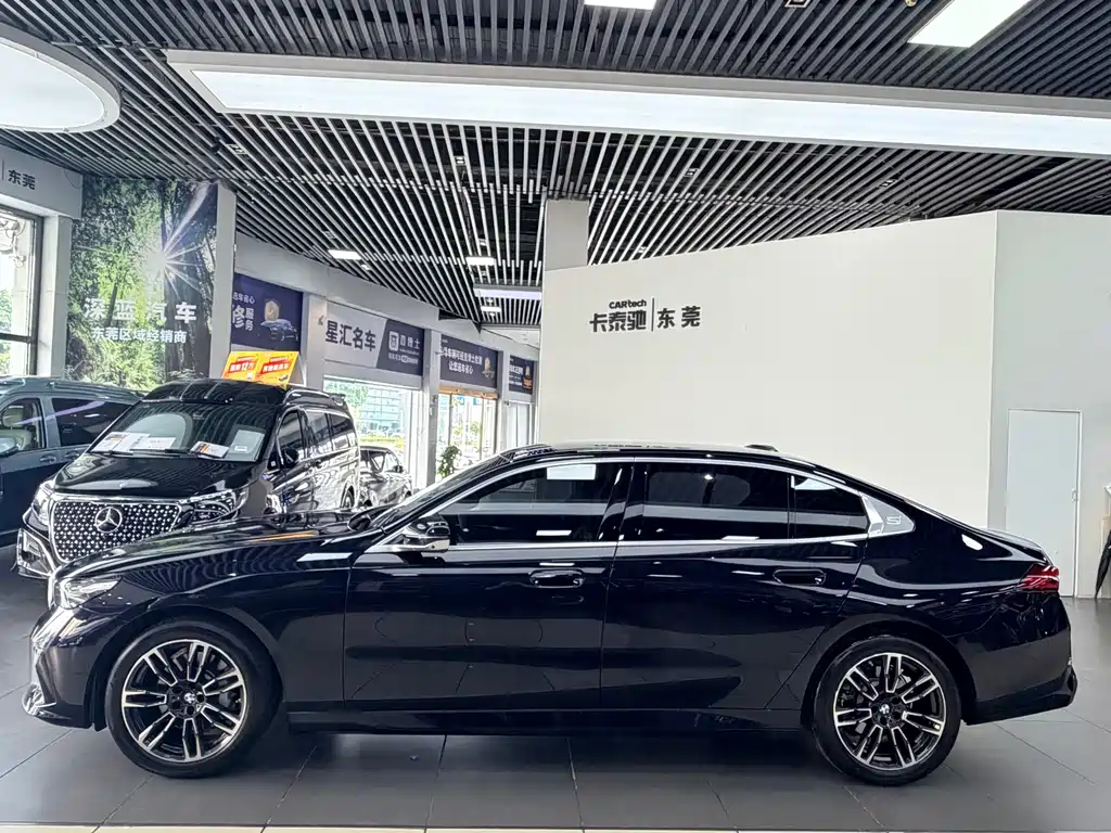 BMW 5 Series — миниатюра 2
