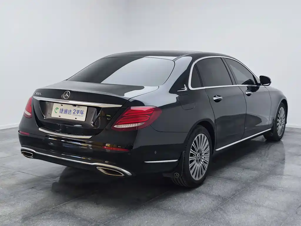 Mercedes-Benz E-Class — миниатюра 6