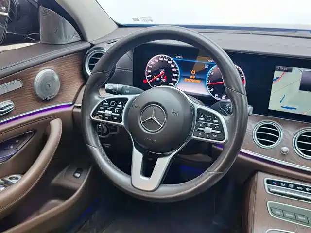 Mercedes-Benz E-Class — миниатюра 17