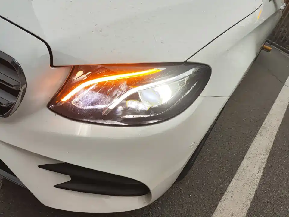 Mercedes-Benz E-Class — миниатюра 9