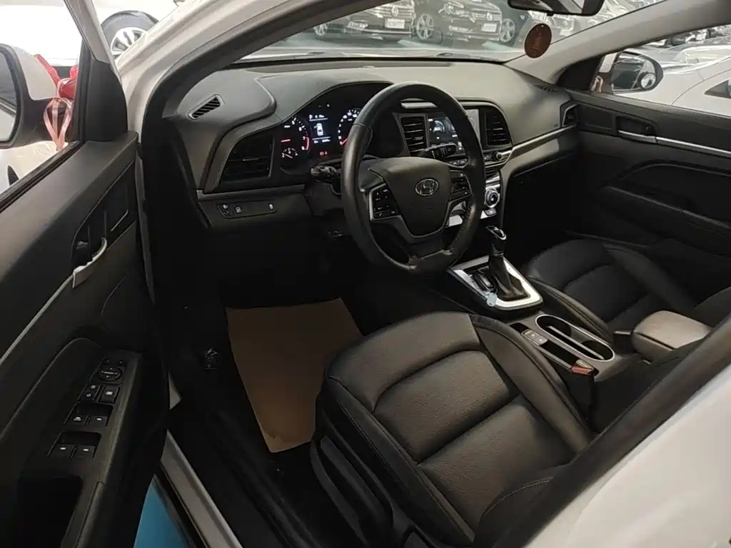 Hyundai Elantra — миниатюра 16