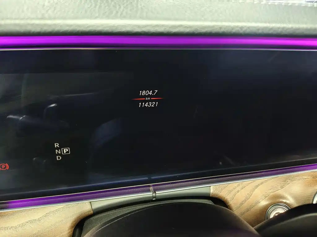 Mercedes-Benz E-Class — миниатюра 13