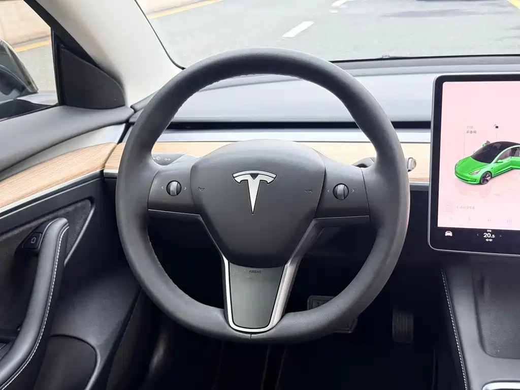 Tesla Model 3 — миниатюра 9