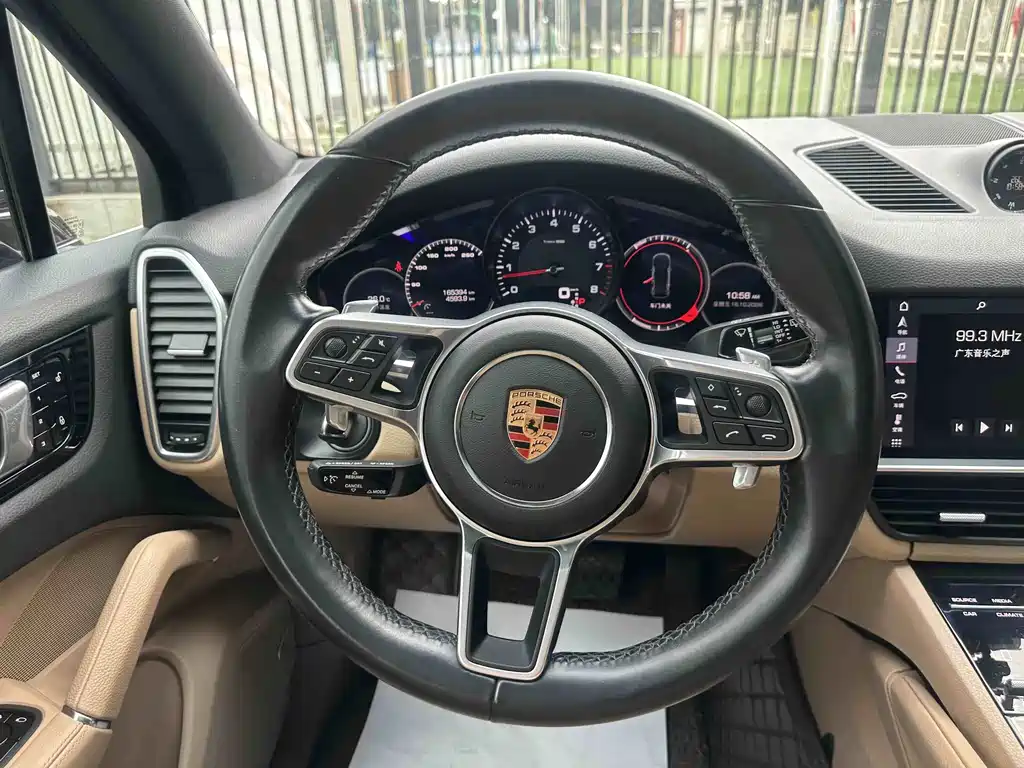 Porsche Cayenne — миниатюра 9