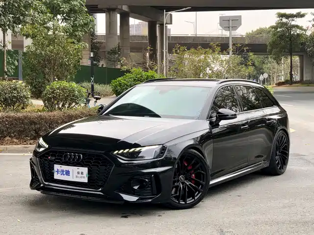 AUDI RS 4