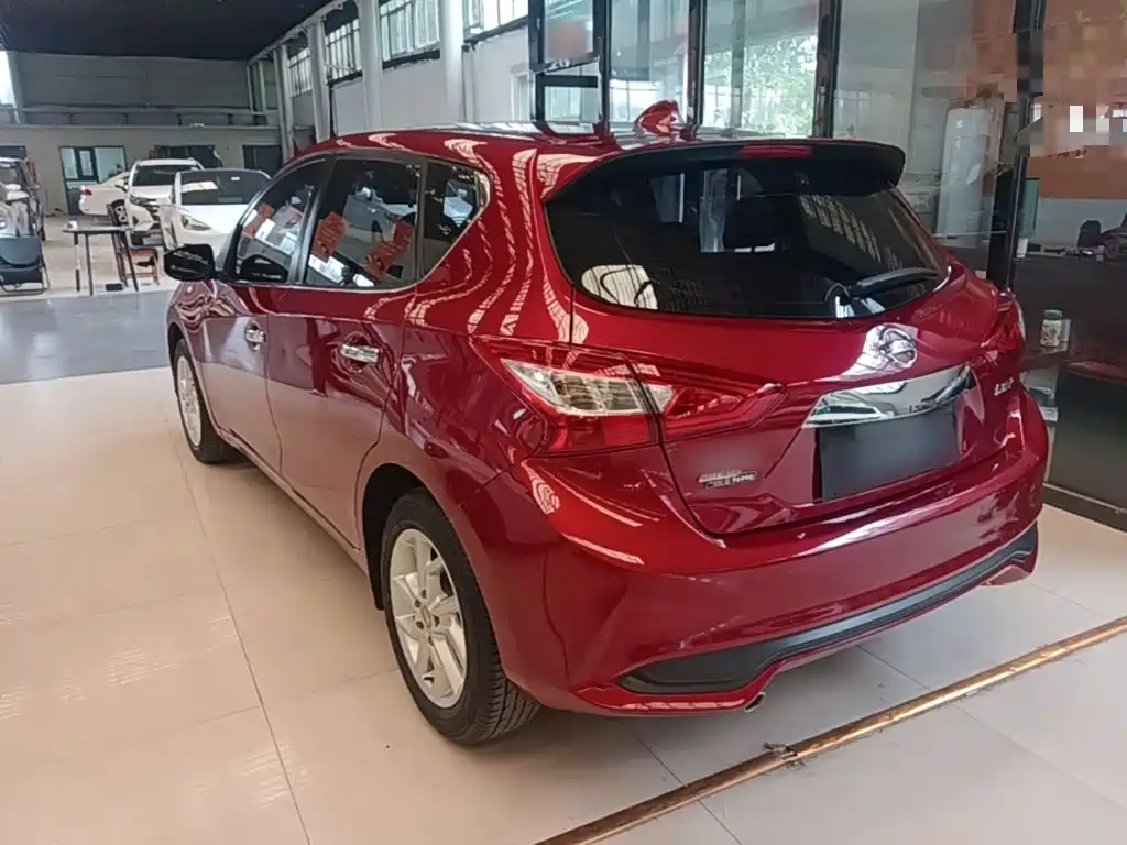 Nissan Tiida — миниатюра 5
