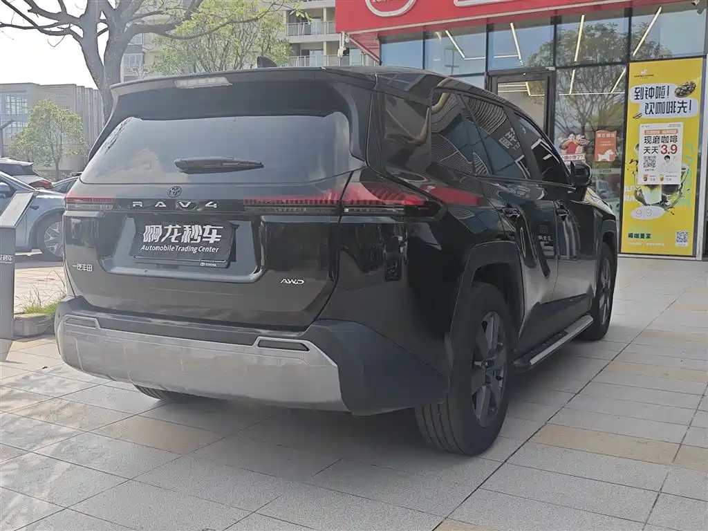 Toyota RAV4 — миниатюра 9