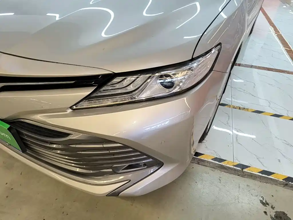 Toyota Camry — миниатюра 24