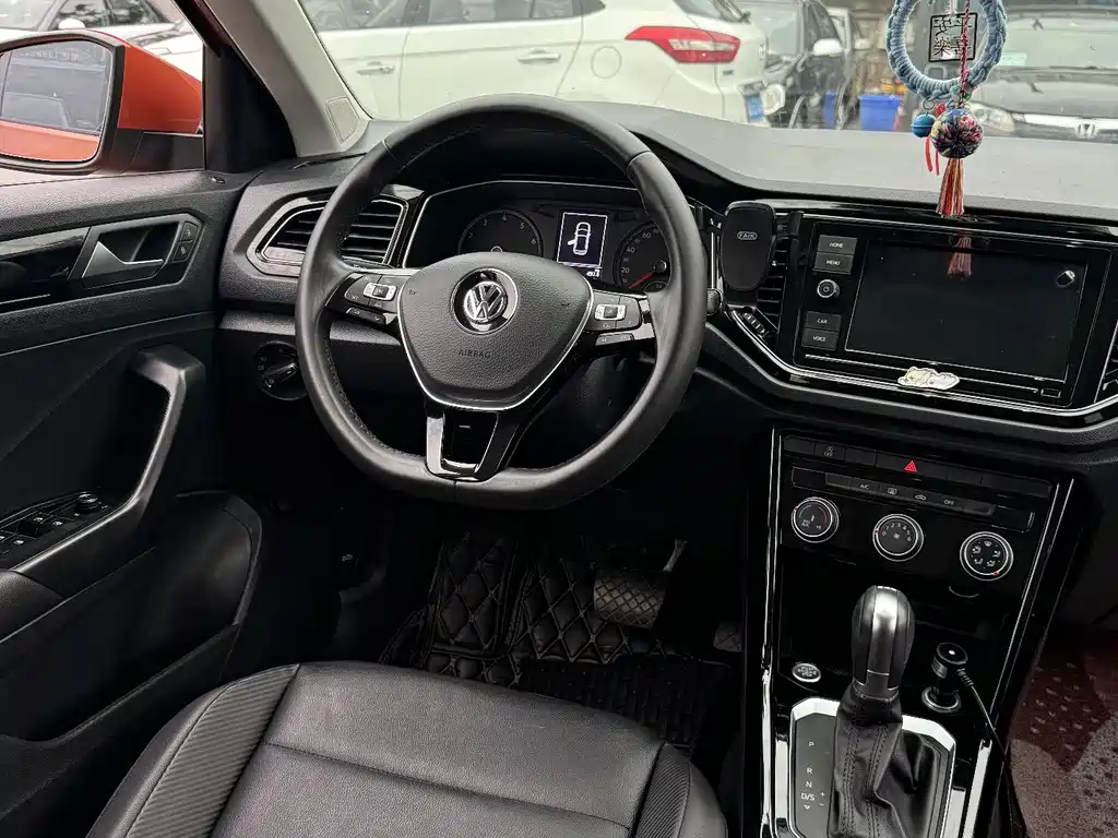 Volkswagen T-Roc — миниатюра 13