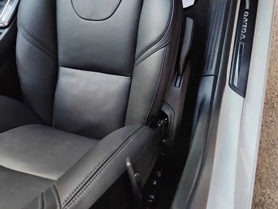 Volvo V40 — миниатюра 8