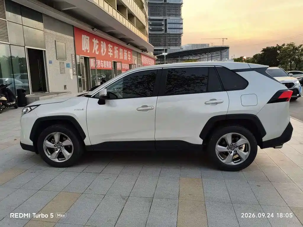 Toyota RAV4 — миниатюра 3