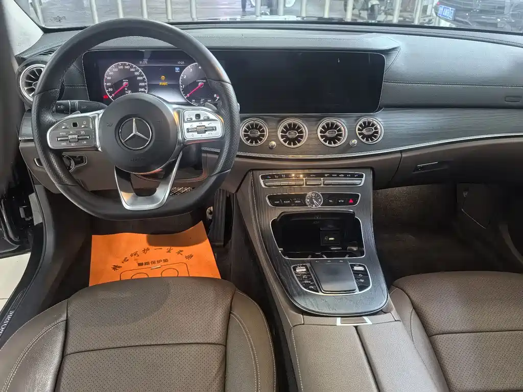 Mercedes-Benz E-Class — миниатюра 6