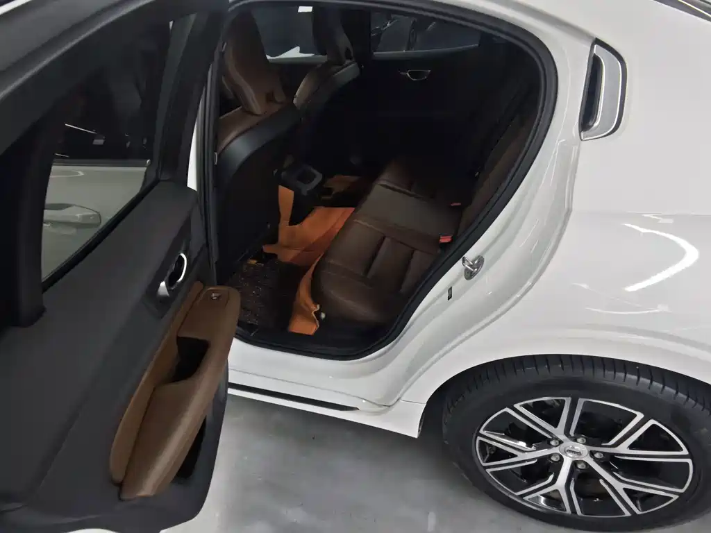 Volvo S60 — миниатюра 3