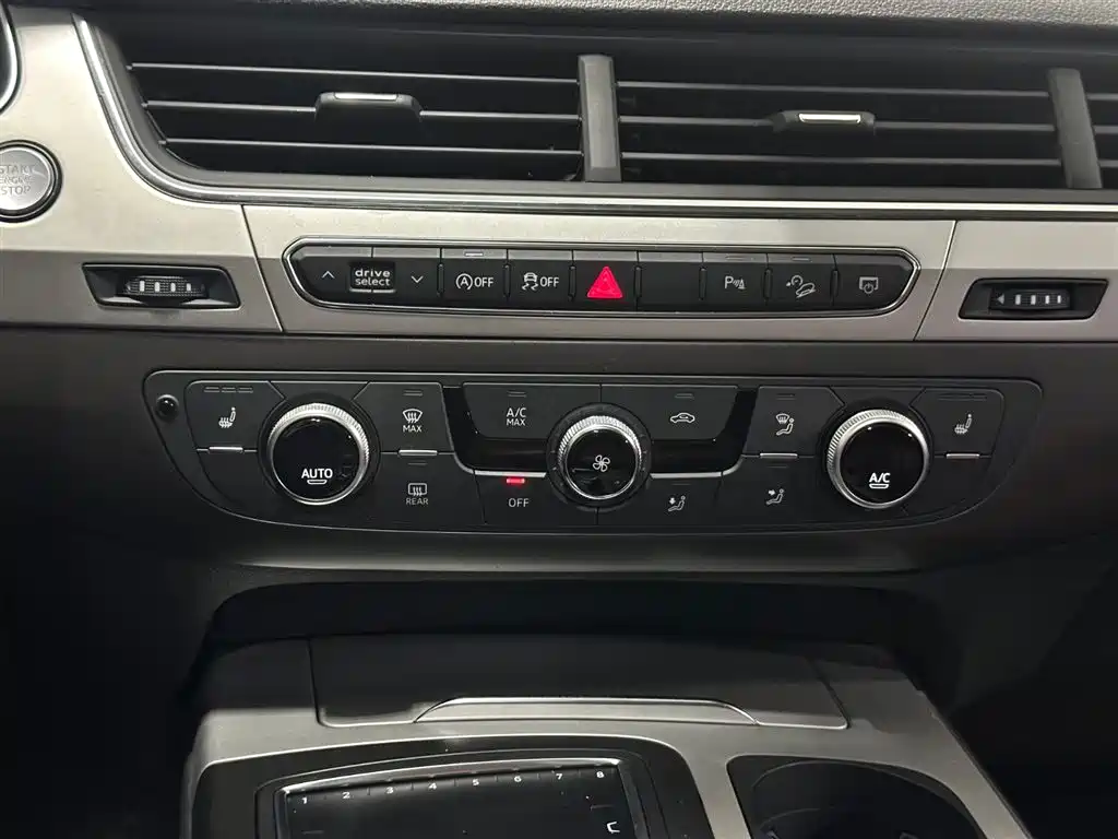 Audi Q7 — миниатюра 12