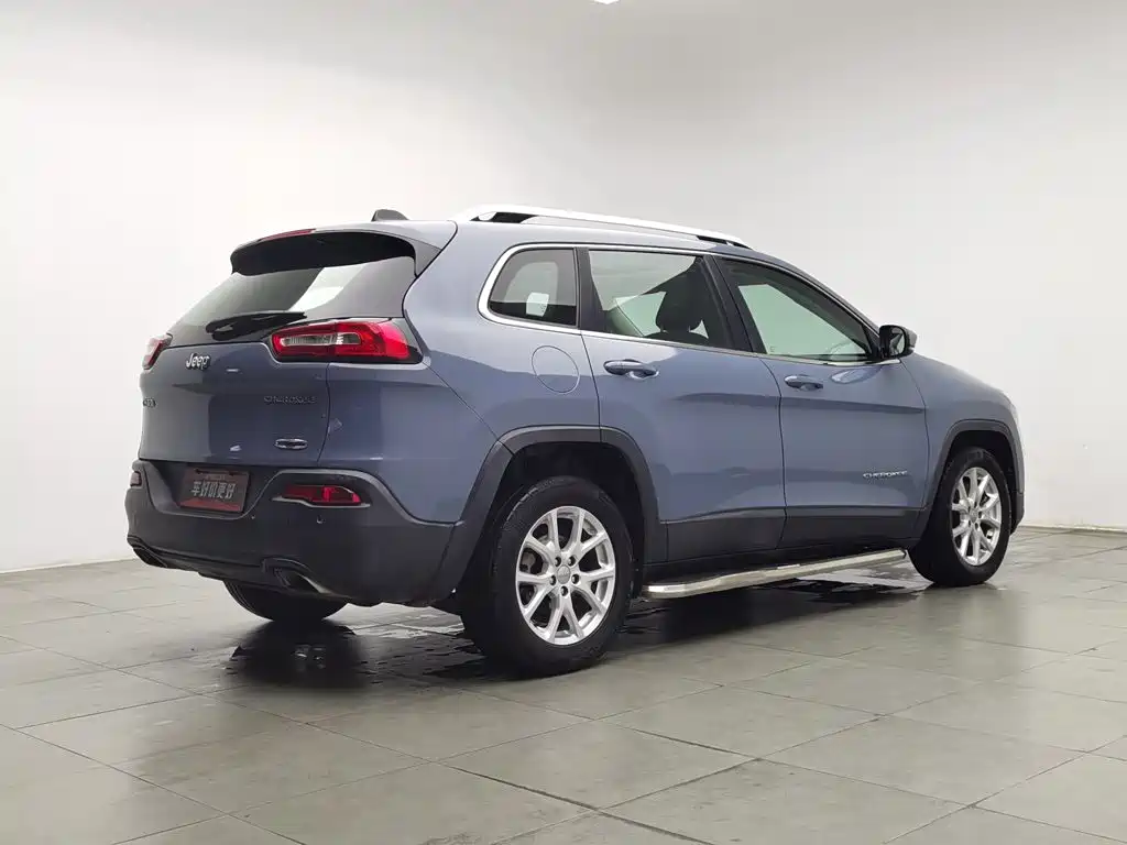 Jeep Cherokee — миниатюра 2