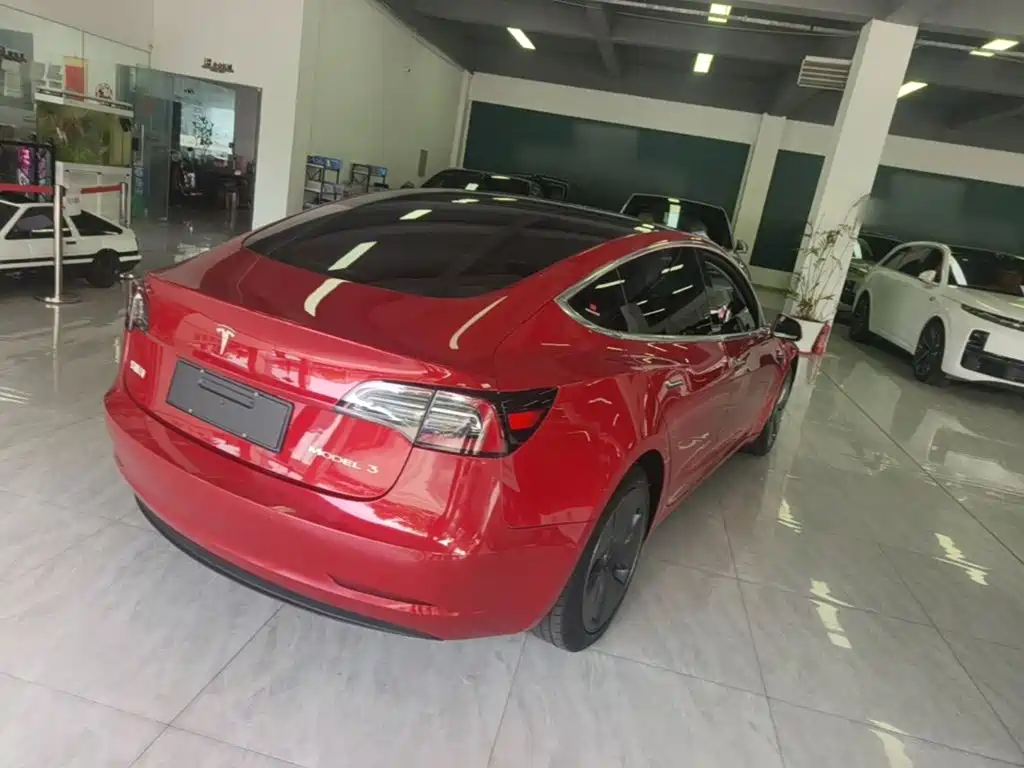 Tesla Model 3 — миниатюра 7