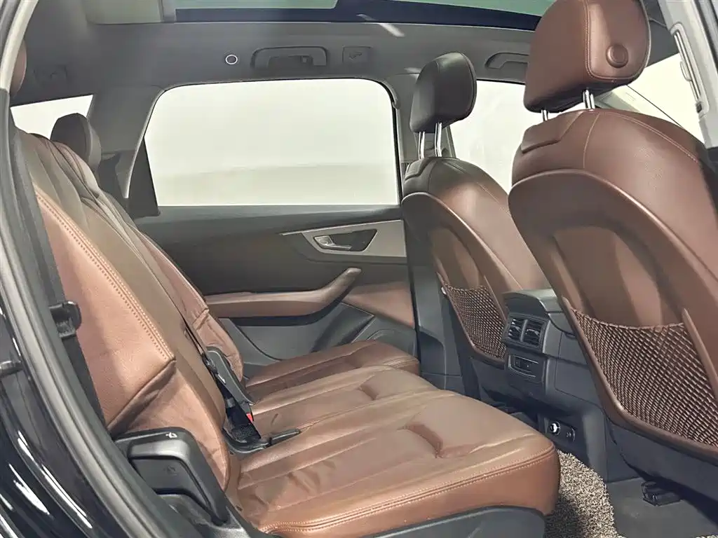 Audi Q7 — миниатюра 6