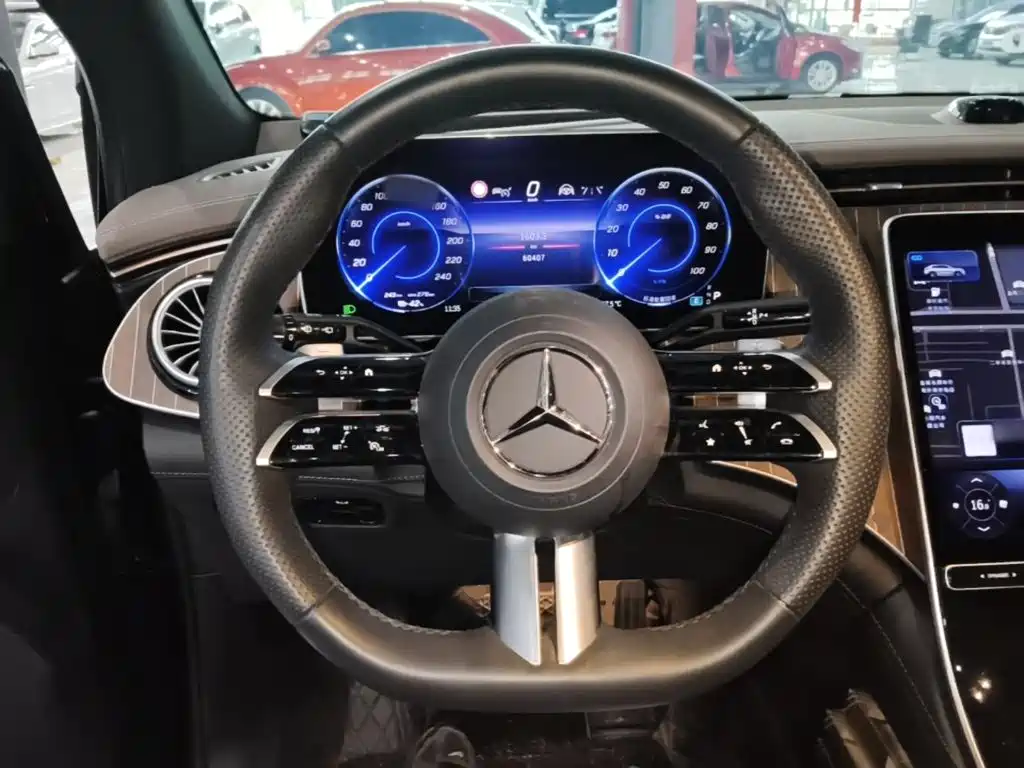 Mercedes-Benz EQE SUV — миниатюра 11