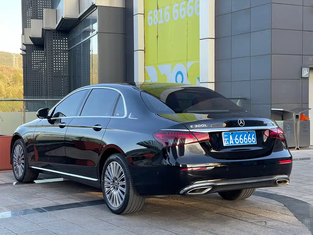 Mercedes-Benz E-Class — миниатюра 7