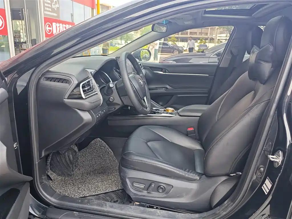 Toyota Camry — миниатюра 8