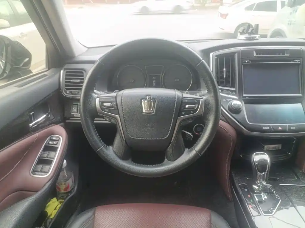 Toyota Crown — миниатюра 12