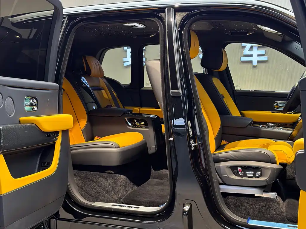 Rolls-Royce Cullinan 2025 Black Badge