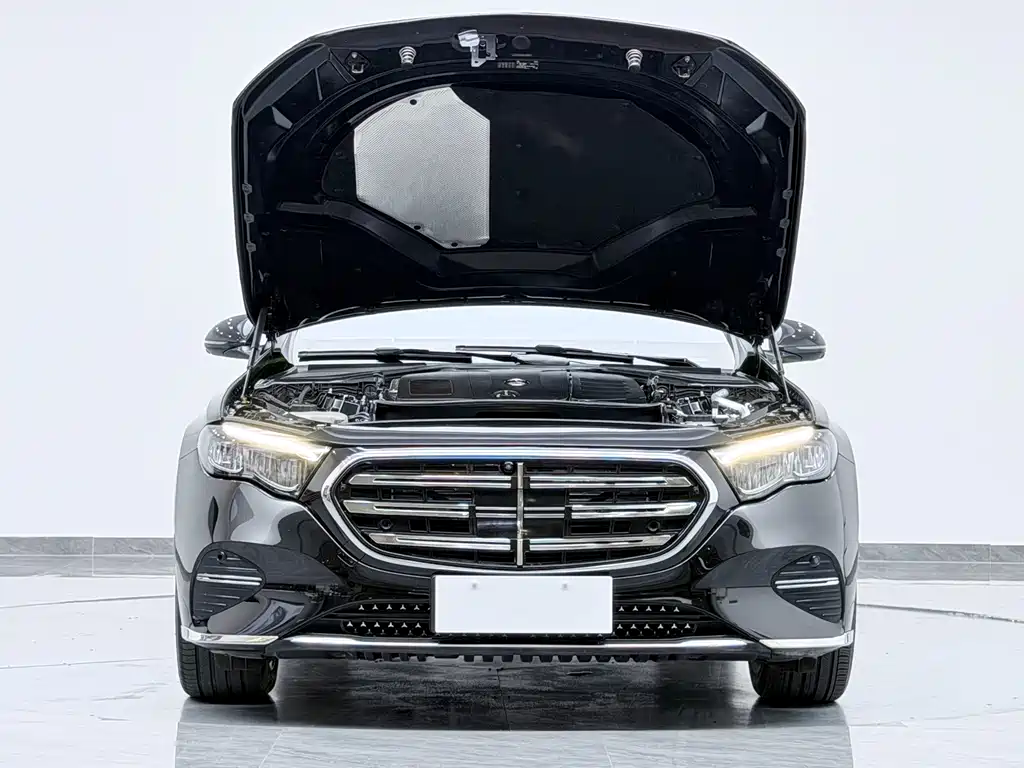 Mercedes-Benz E-Class — миниатюра 9
