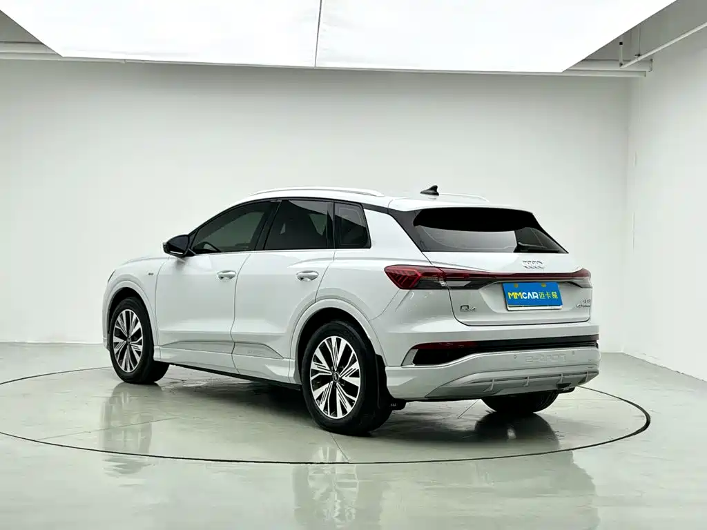 Audi Q4 e-tron — миниатюра 2