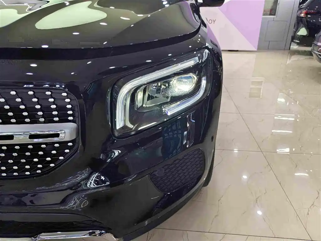 Mercedes-Benz GLB — миниатюра 11