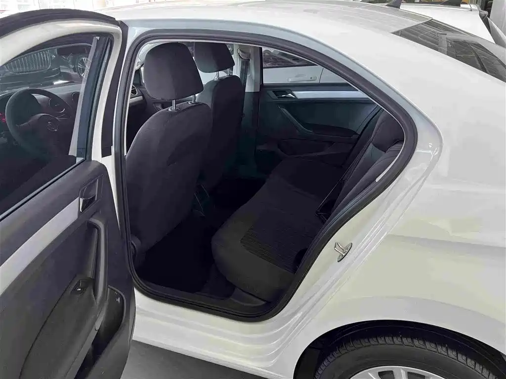 Volkswagen Jetta — миниатюра 7