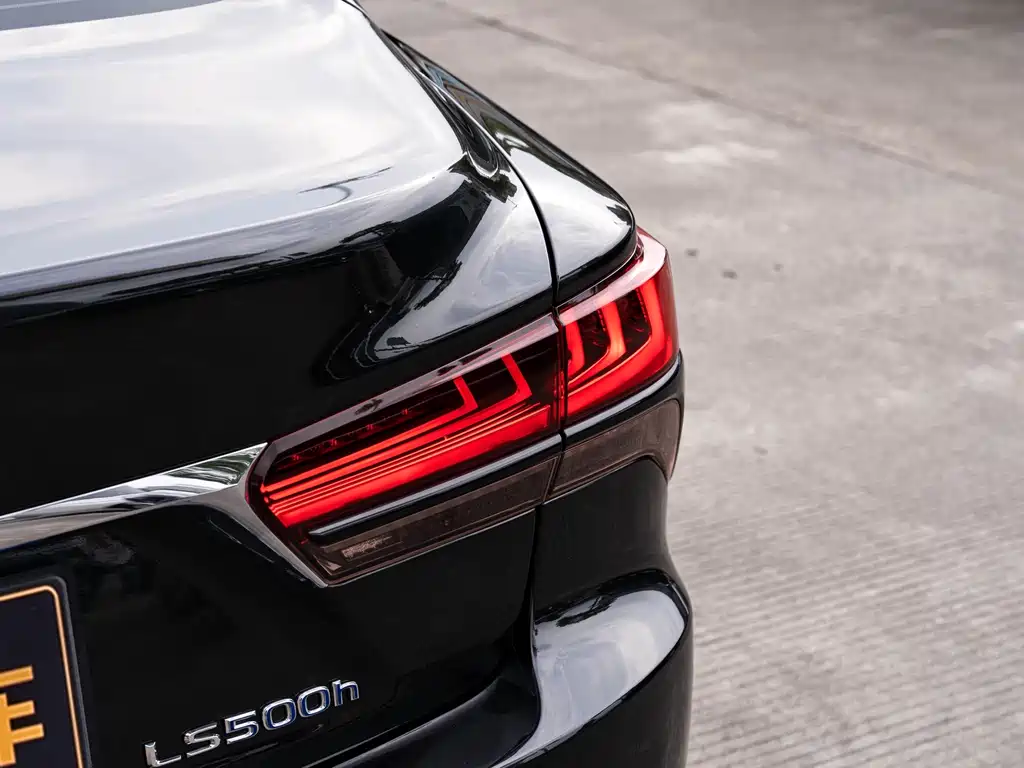 Lexus LS — миниатюра 7