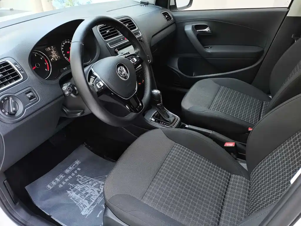 Volkswagen Polo 2016 1.6L AT Comfort