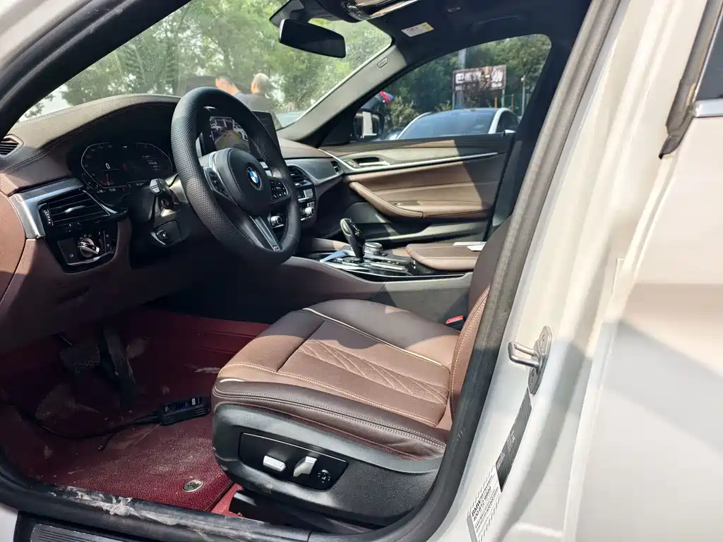 BMW 5 Series — миниатюра 4