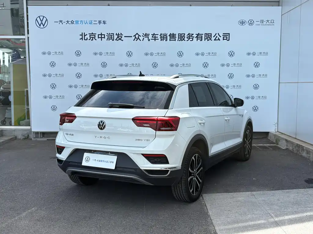 Volkswagen T-Roc - фото 8