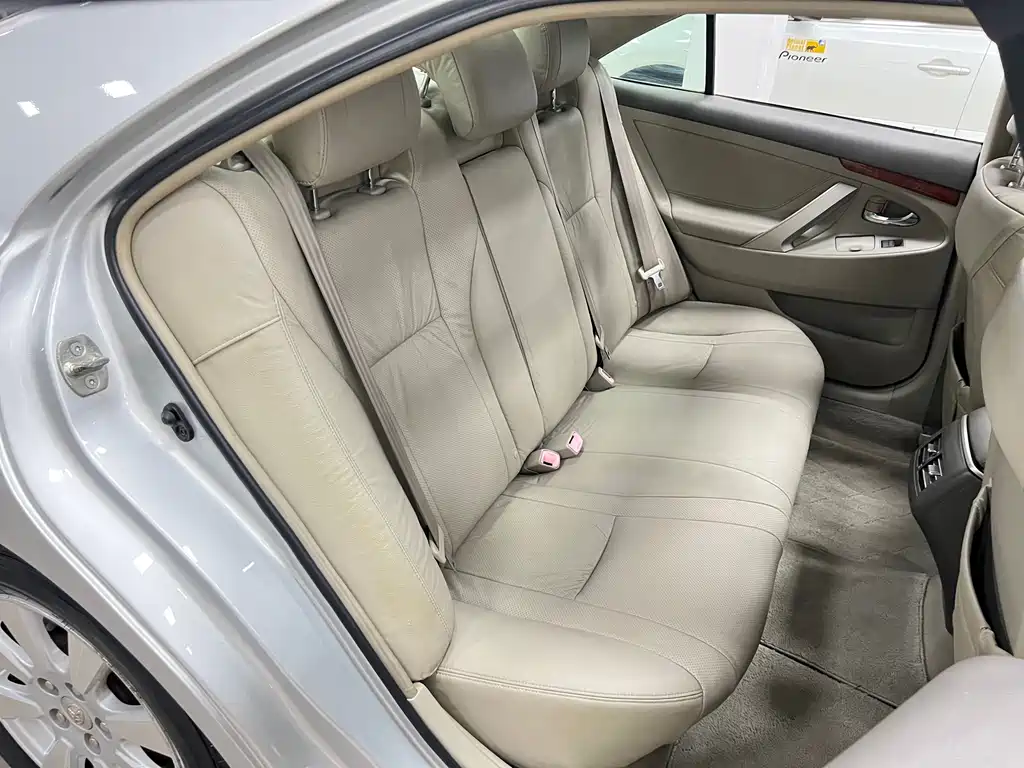 Toyota Camry — миниатюра 11