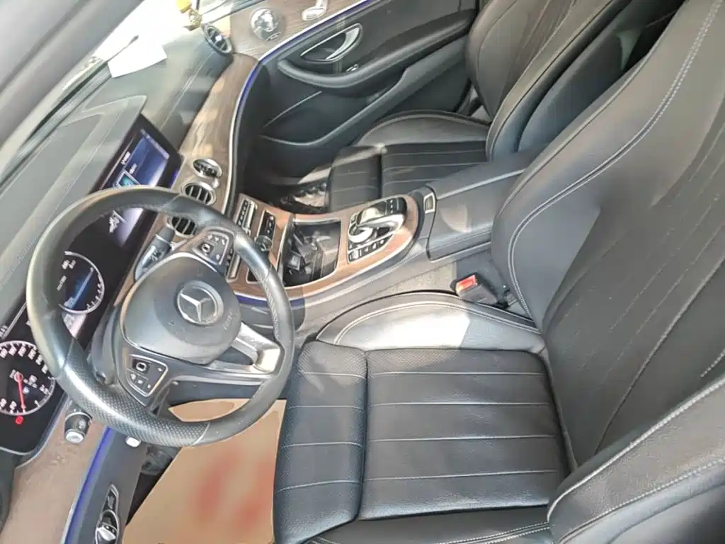 Mercedes-Benz E-Class — миниатюра 15