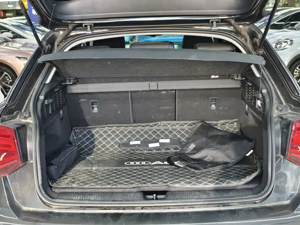 Audi Q2L e-tron 2019 Q2L e-tron Smart